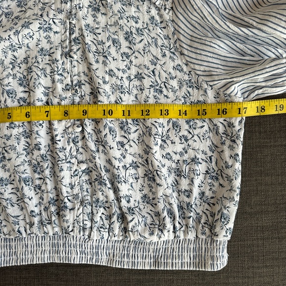 American Eagle Outfitters | Blue Floral Printed Top | Round Neck Half Sleeve - Picture 6 of 7